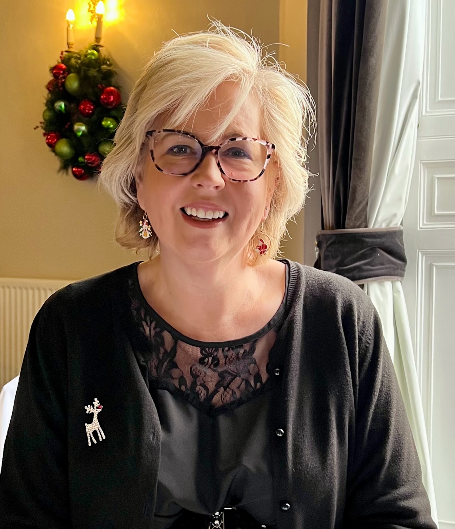 Ruth Carter Celebrant smilinghttps://ruthcartercelebrant.com Couple getting married
Ruth Carter
independent celebrant
Wedding
ceremony
namin
christening
funeral
memorial
elopement